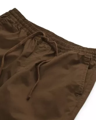 Gama de pantaloni relaxați